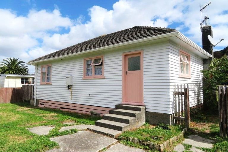 Photo of property in 15 Bledisloe Crescent, Wainuiomata, Lower Hutt, 5014