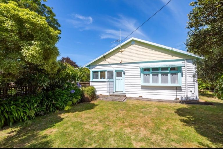 Photo of property in 20 Bell Street, Featherston, 5710
