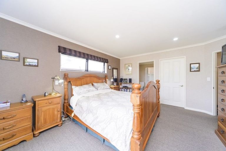 Photo of property in 17 Liberty Grove, Kelvin Grove, Palmerston North, 4414
