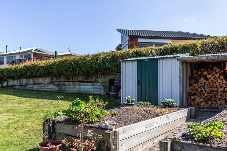 Photo of property in 27 Kinder Street, Acacia Bay, Taupo, 3330