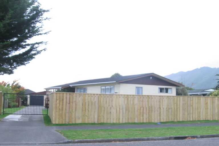 Photo of property in 26 Kanawa Street, Waikanae, 5036