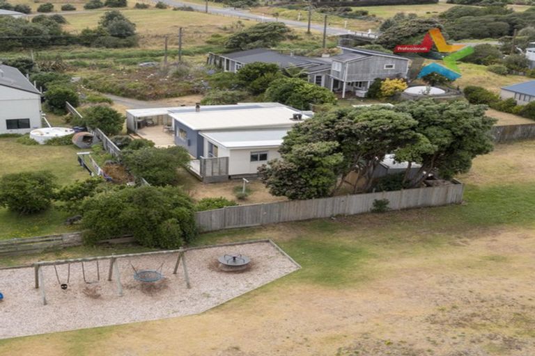 Photo of property in 341 Te Horo Beach Road, Te Horo Beach, Otaki, 5581