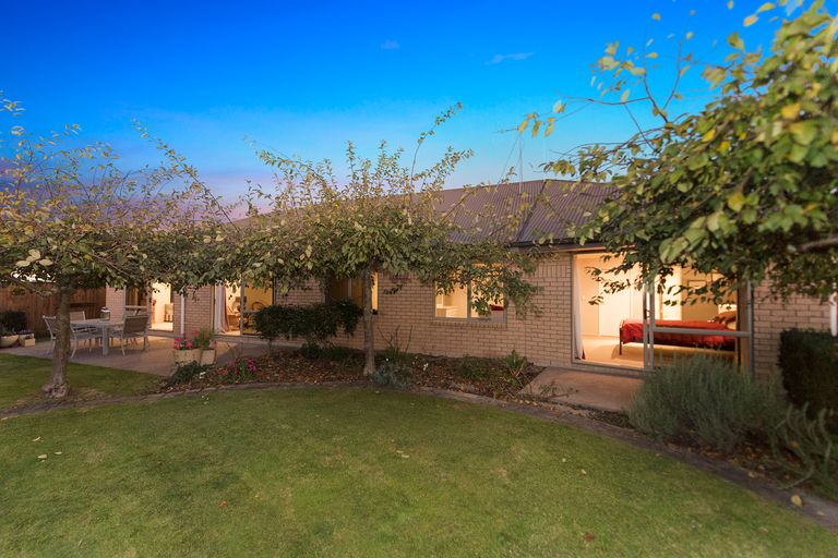 Photo of property in 19 Coleraine Drive, Rototuna, Hamilton, 3210