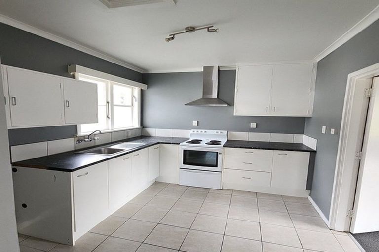 Photo of property in 3b Kopara Grove, Stokes Valley, Lower Hutt, 5019