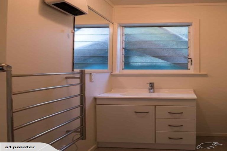 Photo of property in 30a Collier Avenue, Karori, Wellington, 6012