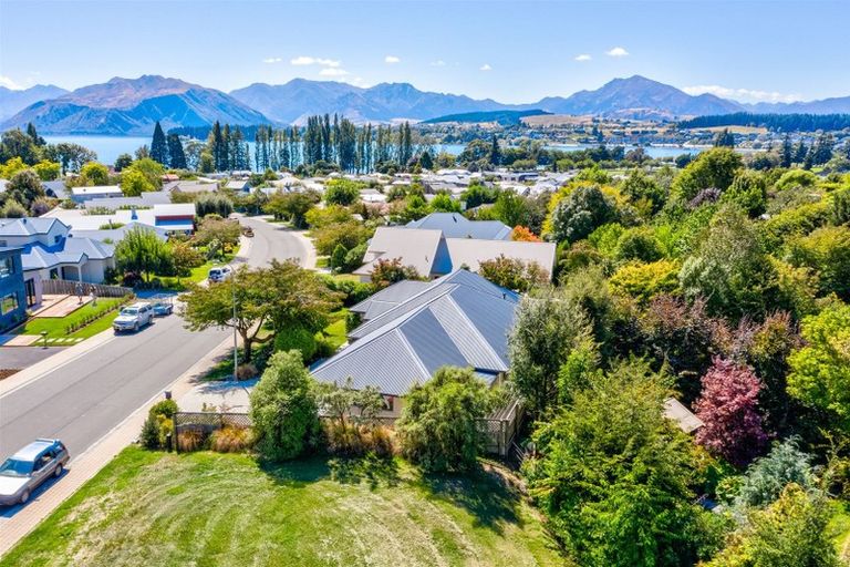 Photo of property in 72 Meadowstone Drive, Wanaka, 9305