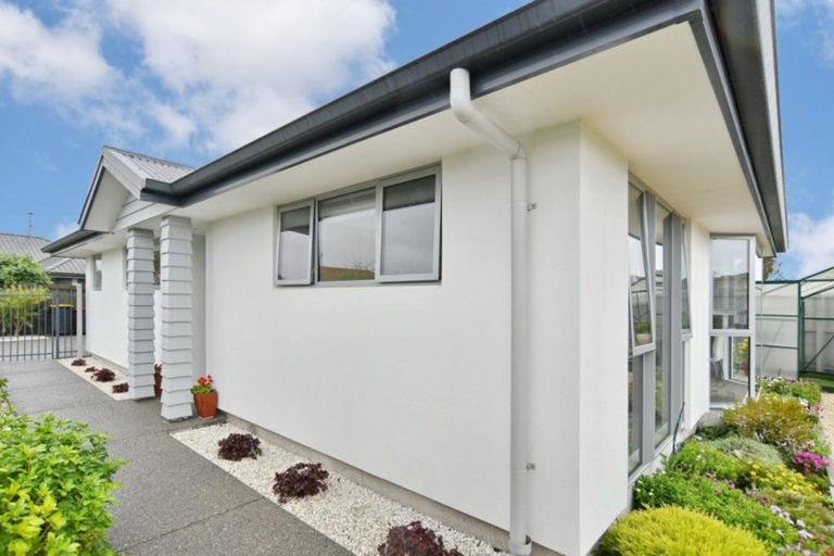 Photo of property in 1/28 Kirsten Place, Parklands, Christchurch, 8083