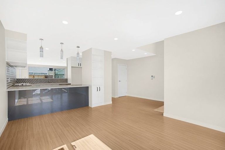 Photo of property in 1 Peat Way, Takanini, 2112