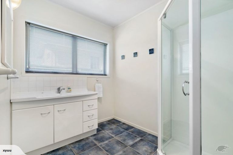 Photo of property in 2/21 Hattaway Avenue, Bucklands Beach, Auckland, 2012