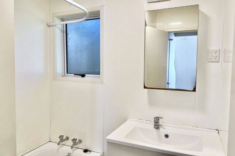 Photo of property in 52 Moncrieff Avenue, Clendon Park, Auckland, 2103
