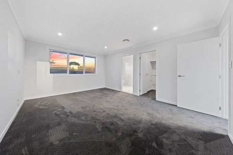 Photo of property in 18 Te Ara Aukati Terrace, Pokeno, 2471
