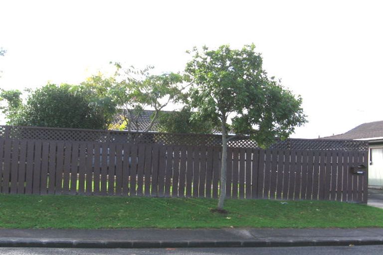 Photo of property in 3/1a Amberley Avenue, Te Atatu South, Auckland, 0610