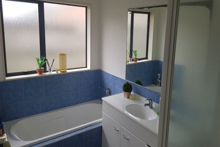 Photo of property in 3 Boderg Way, East Tamaki, Auckland, 2016