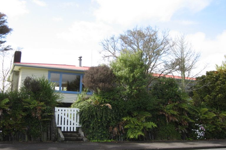 Photo of property in 2 Ngakoti Street, Urenui, 4375