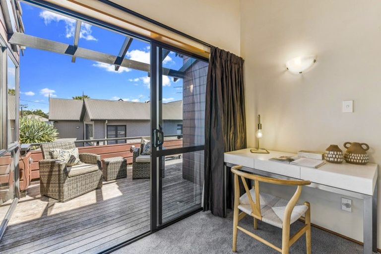 Photo of property in 1/11 Faulkner Road, Northcote Point, Auckland, 0627