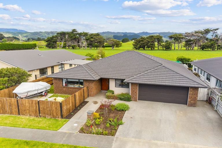 Photo of property in 92 The Drive, Paraparaumu Beach, Paraparaumu, 5032