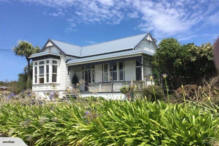 Photo of property in 174 Marine Parade, Bluff, 9814
