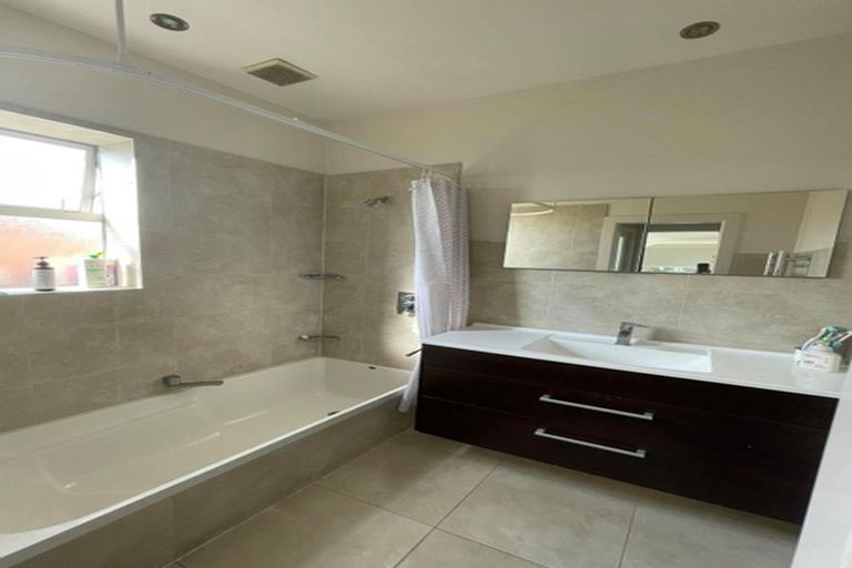 Photo of property in 16 Massey Avenue, Greenlane, Auckland, 1061