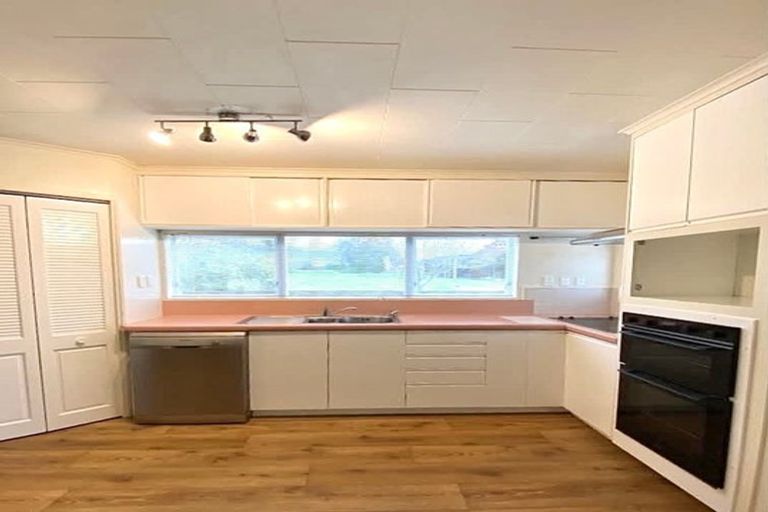Photo of property in 172 Main Road South, Raumati South, Paraparaumu, 5032