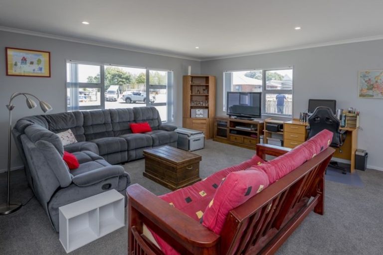 Photo of property in 12 Awahou Place, Foxton, 4814