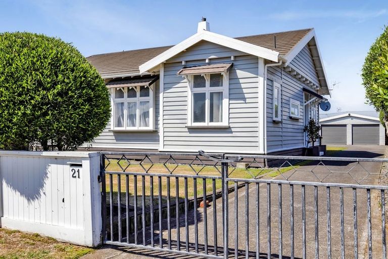 Photo of property in 21 Maire Street, Hawera, 4610