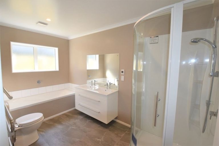 Photo of property in 114 Amesbury Drive, Churton Park, Wellington, 6037