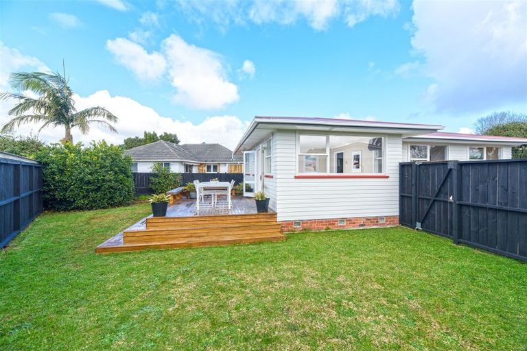 Photo of property in 13 Roby Street, Te Atatu Peninsula, Auckland, 0610