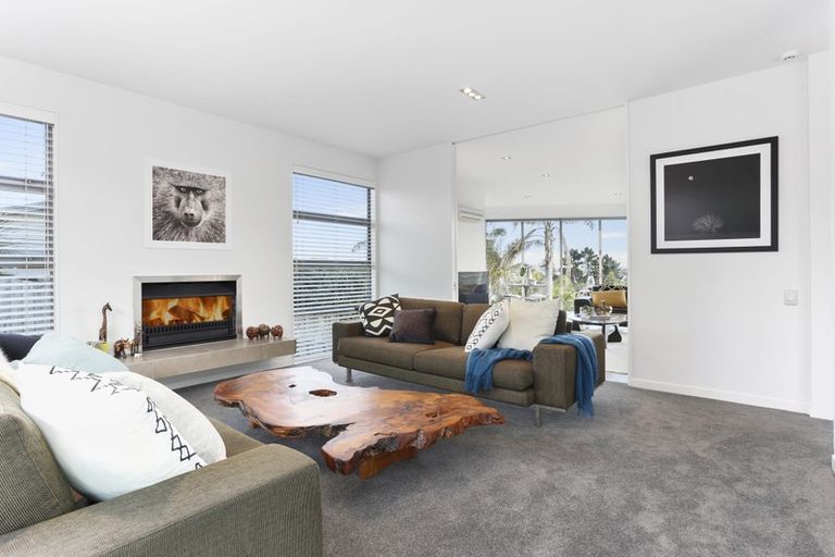 Photo of property in 32a Parr Terrace, Castor Bay, Auckland, 0620