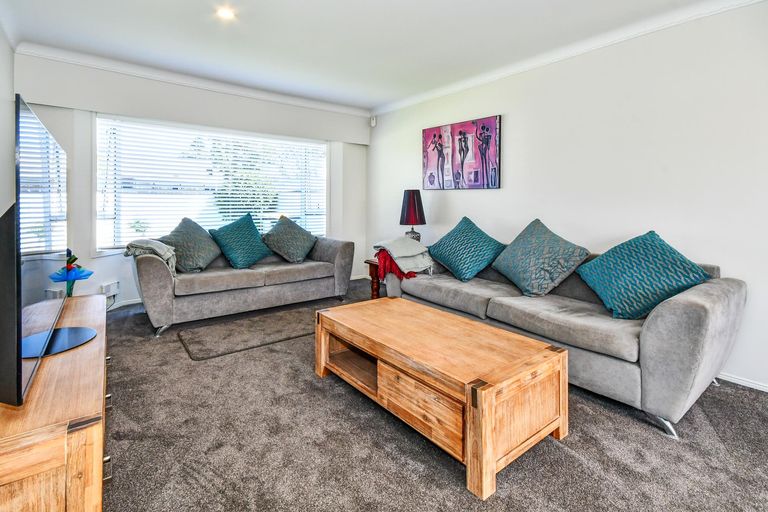 Photo of property in 6 Oakland Avenue, Papatoetoe, Auckland, 2025