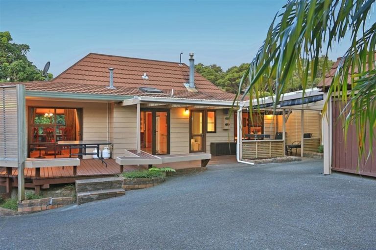 Photo of property in 91 Grassmere Road, Henderson Valley, Auckland, 0612