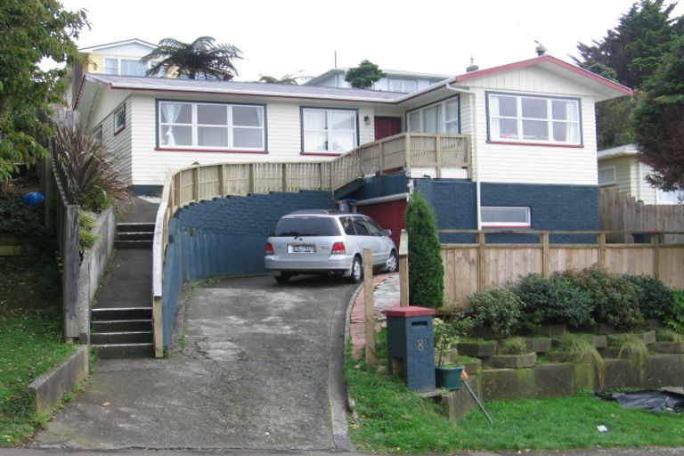 Photo of property in 8 Bellringer Crescent, Newlands, Wellington, 6037