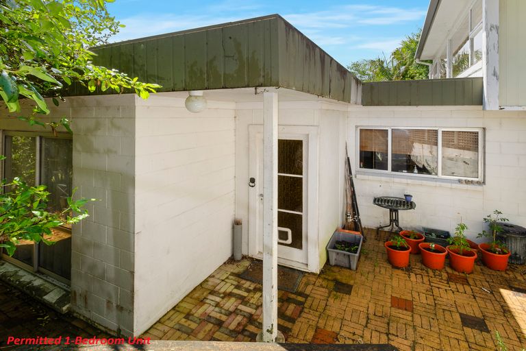 Photo of property in 130 Verran Road, Birkdale, Auckland, 0626