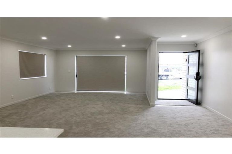 Photo of property in 37 Black Beech Crescent, Takanini, 2110