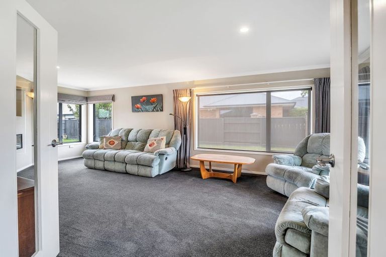 Photo of property in 3 Crabapple Close, Milson, Palmerston North, 4414