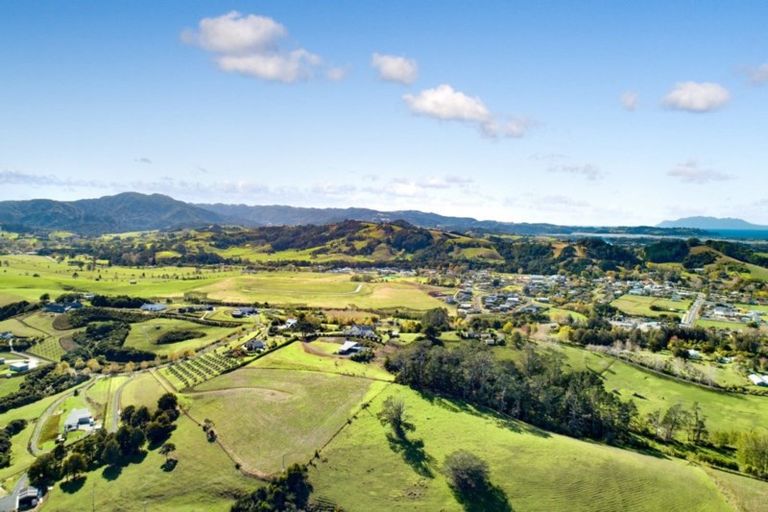 Photo of property in 17 Tamahunga Drive, Matakana, 0985