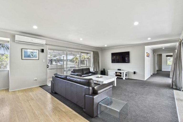 Photo of property in 1 Frank Knight Place, Waiuku, 2123