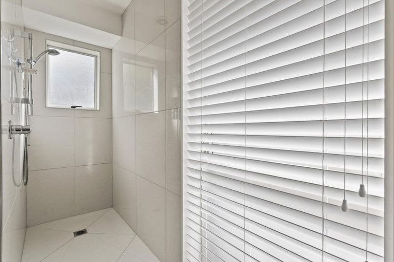 Photo of property in 13 Te Hoe Grove, Pinehill, Auckland, 0632