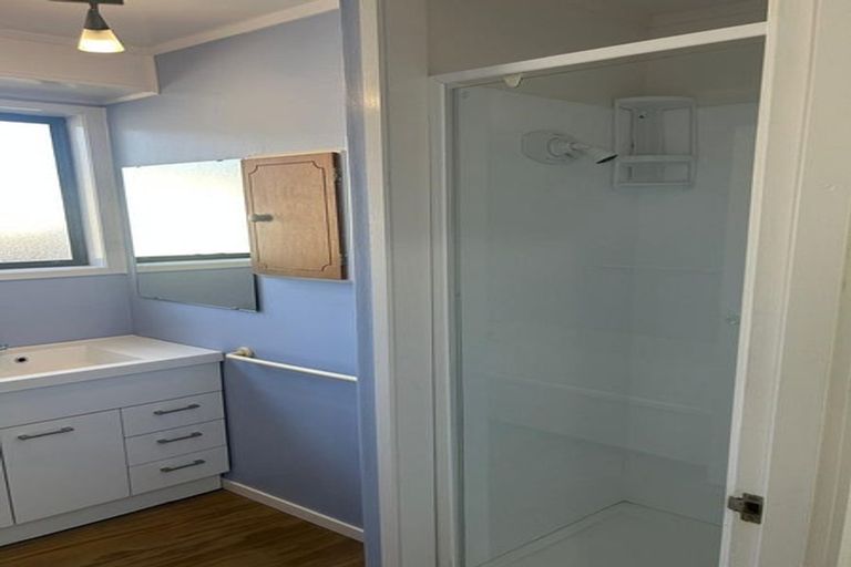 Photo of property in 12 Edwin Freeman Place, Ranui, Auckland, 0612