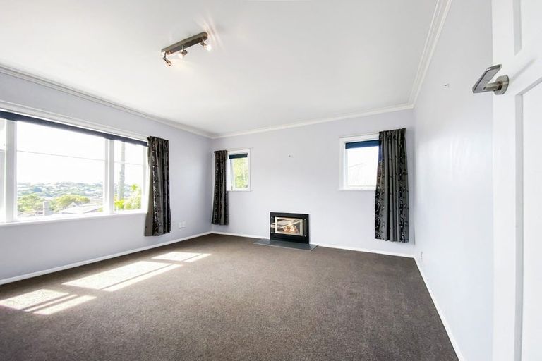 Photo of property in 5 Tarawera Road, Johnsonville, Wellington, 6037