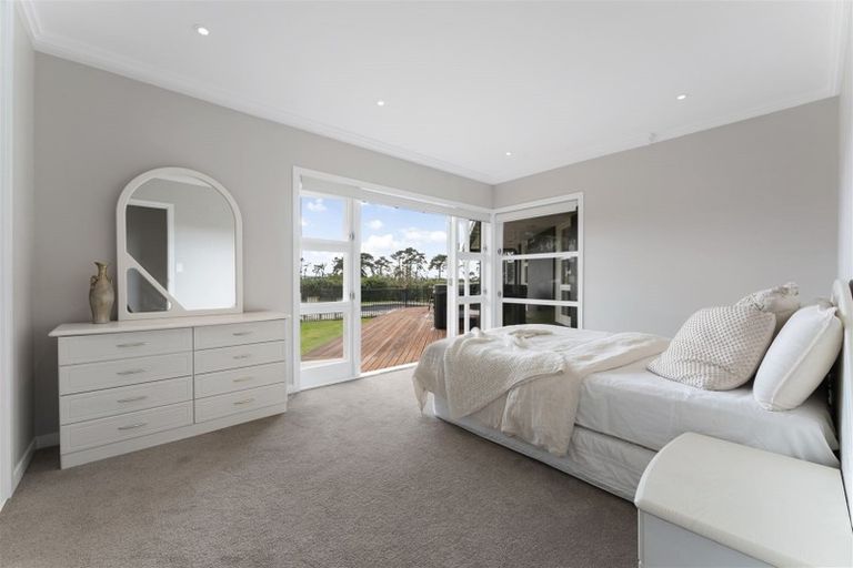 Photo of property in 72 Hanham Road, Kumeu, 0891