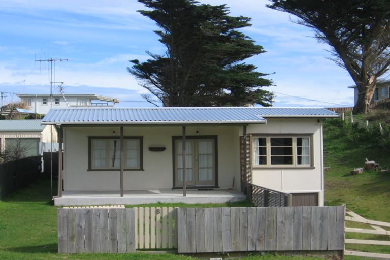 Photo of property in 8 Brown Terrace, Foxton Beach, Foxton, 4815