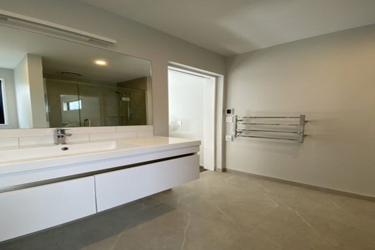 Photo of property in 32 Kiekie Road, Casebrook, 8051