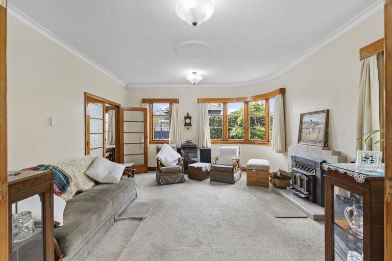 Photo of property in 212 Victoria Avenue, Hokowhitu, Palmerston North, 4410