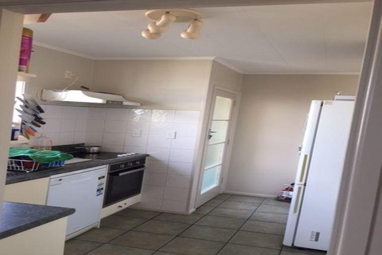 Photo of property in 16 Ussher Place, Pakuranga Heights, Auckland, 2010