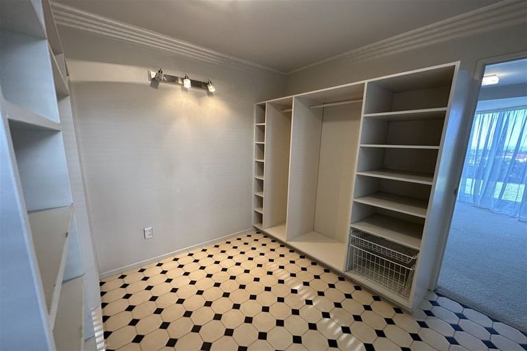 Photo of property in 2/23 Bernleigh Terrace, West Harbour, Auckland, 0618