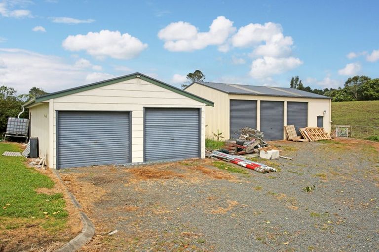 Photo of property in 42 Codlin Road, Waiuku, 2683