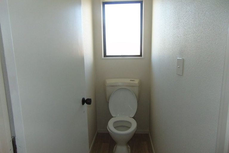 Photo of property in 1/8 Myna Place, Weymouth, Auckland, 2103