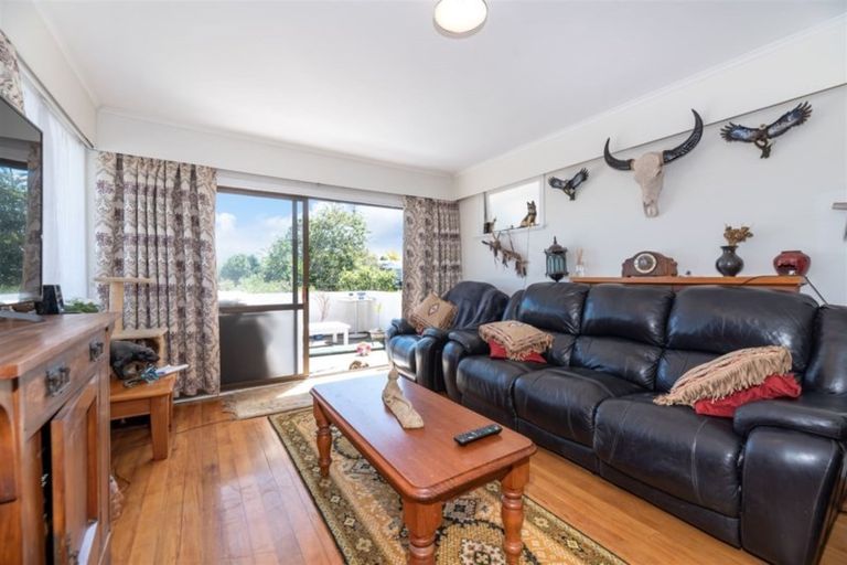 Photo of property in 5 Griffiths Place, Te Atatu South, Auckland, 0610