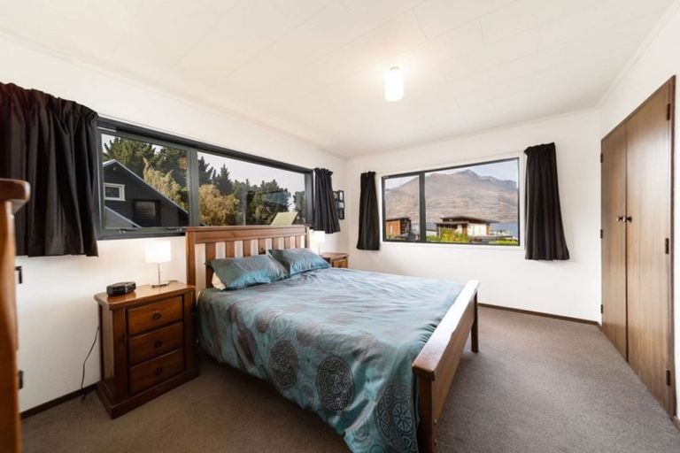 Photo of property in 18 Poplar Drive, Kelvin Heights, Queenstown, 9300