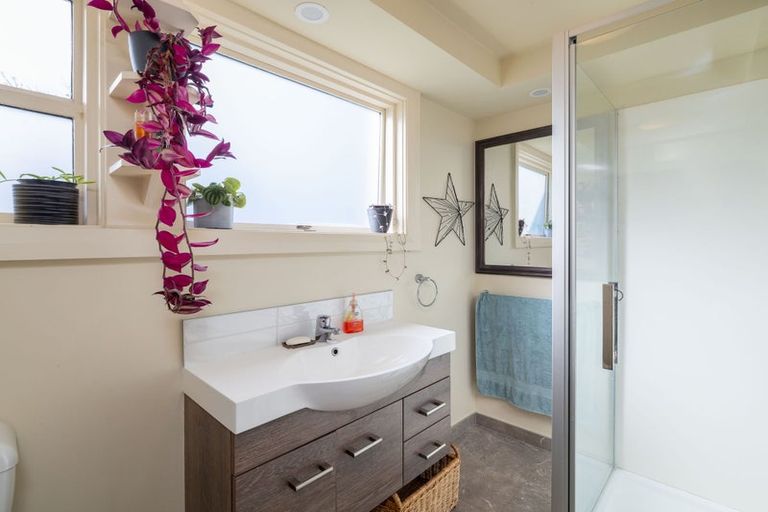 Photo of property in 7 Sawtell Place, Northcote, Christchurch, 8052